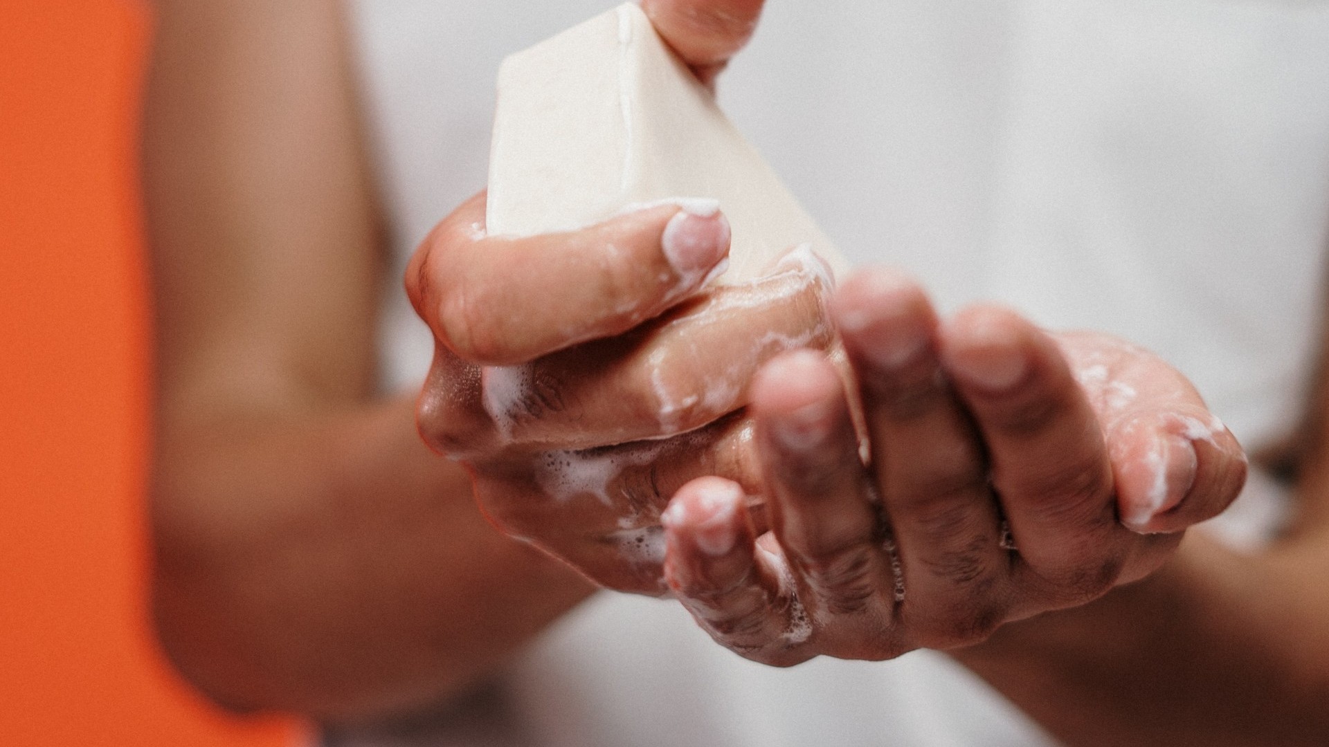 Ordnungsmaßes waschen und nutzen der Seife beim Händewaschen 