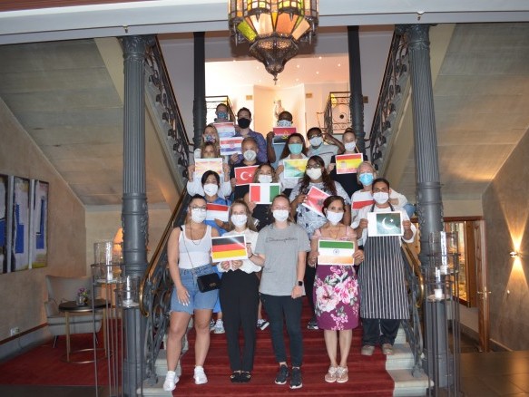  Internationales Team aus verschiedenen Ländern