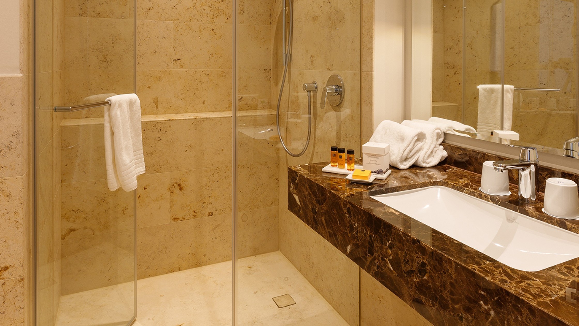 Hotel Alte Post: Modern hotel bathroom with shower and sink