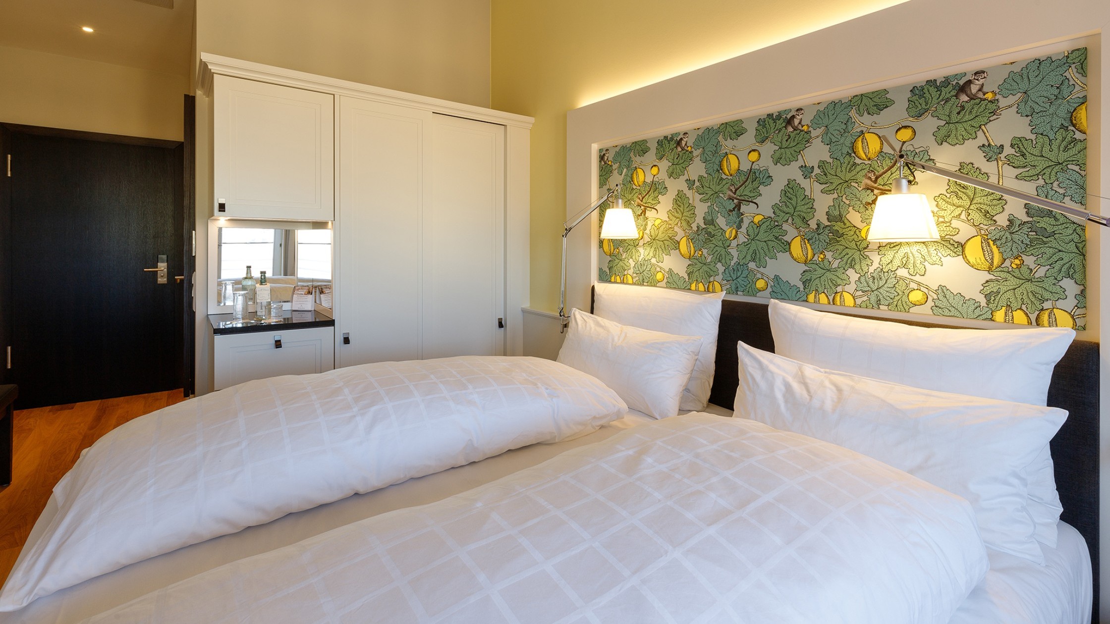 Comfortable standard double room at Hotel Alte Post in Konstanz featuring a double bed and stylish decor.