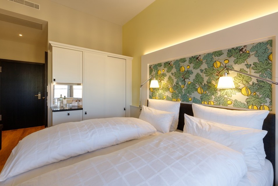 Comfortable standard double room at Hotel Alte Post in Konstanz featuring a double bed and stylish decor.