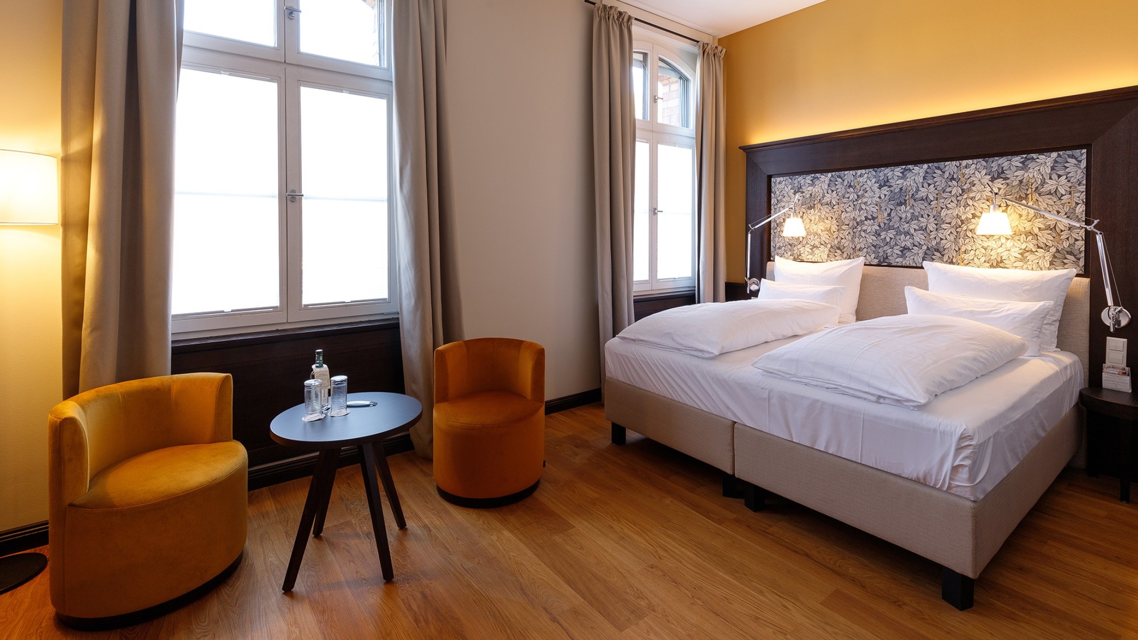 Stylish Superior double room at Hotel Alte Post Konstanz featuring air conditioning, double bed, hardwood flooring, and premium amenities 
